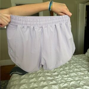 2.5 in Low Rise Lululemon Hotty Hots